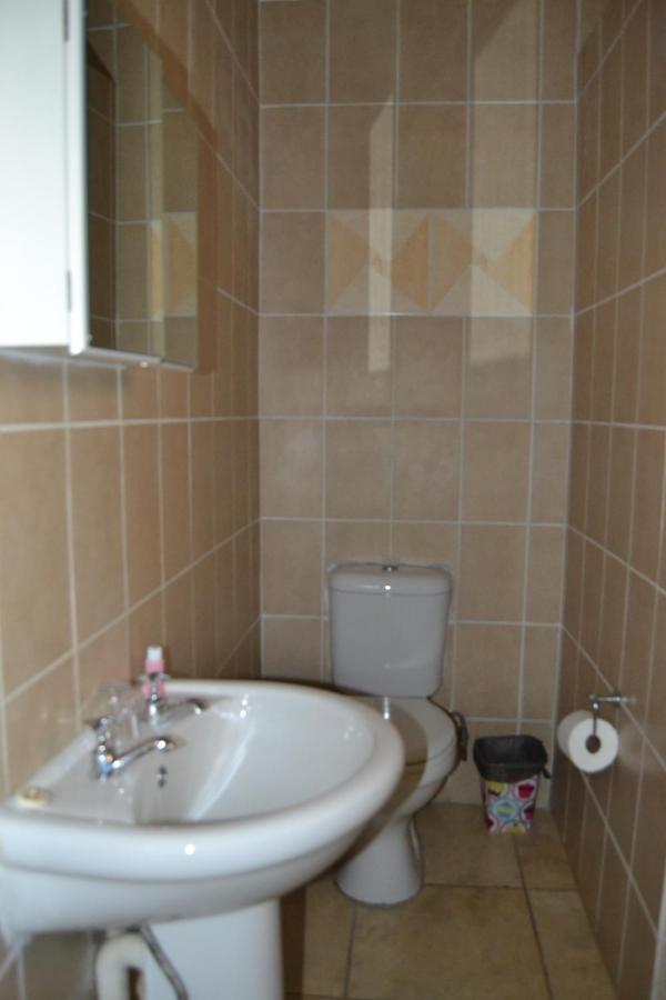 Kamogelo Guest House Pilanesberg Bagian luar foto