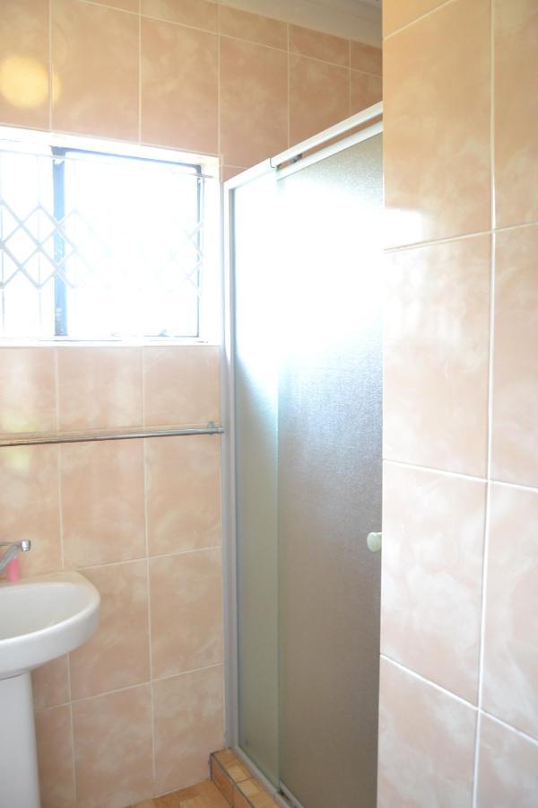 Kamogelo Guest House Pilanesberg Bagian luar foto