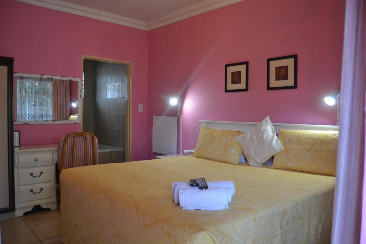 Kamogelo Guest House Pilanesberg Bagian luar foto