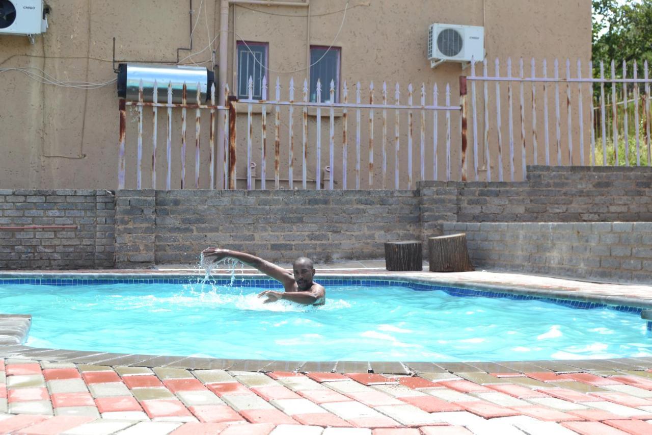 Kamogelo Guest House Pilanesberg Bagian luar foto