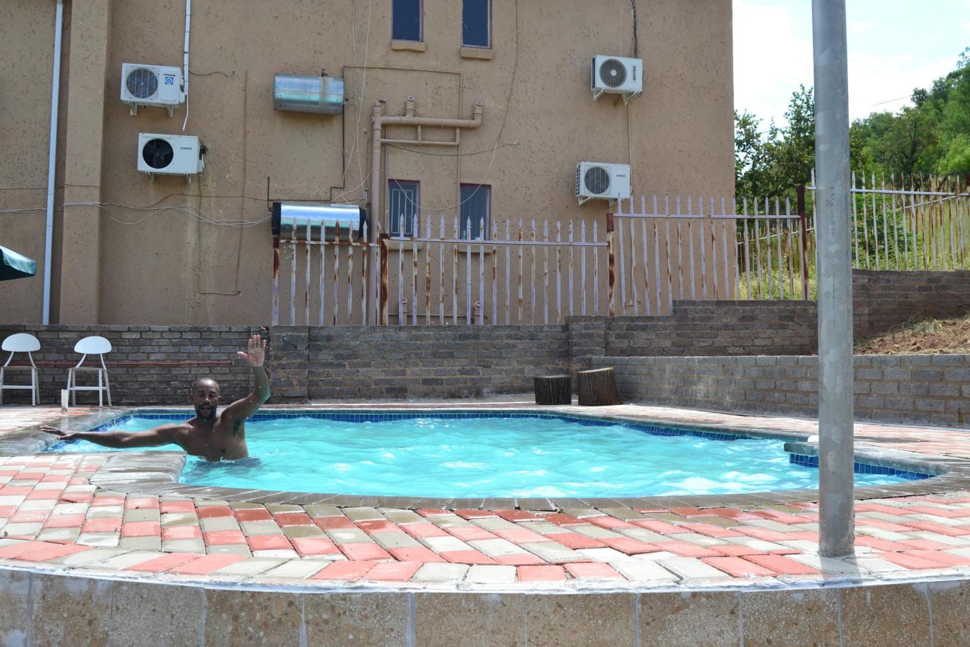Kamogelo Guest House Pilanesberg Bagian luar foto
