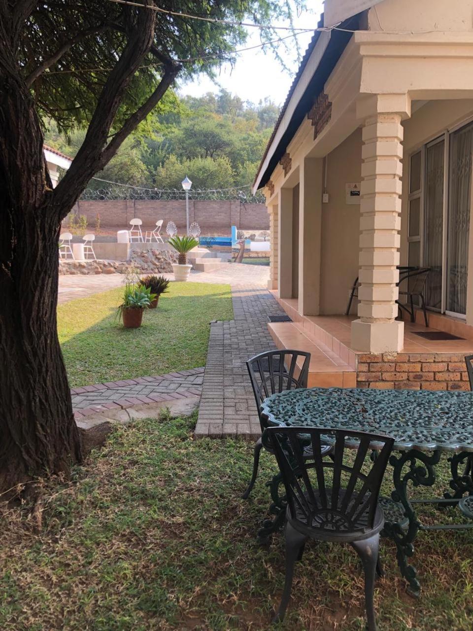 Kamogelo Guest House Pilanesberg Bagian luar foto