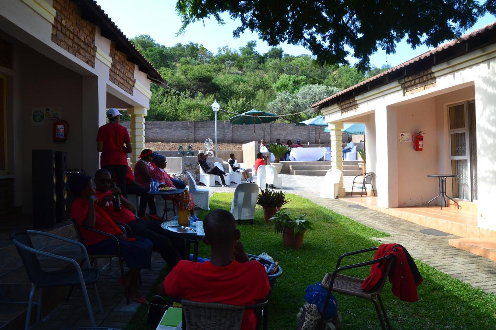 Kamogelo Guest House Pilanesberg Bagian luar foto