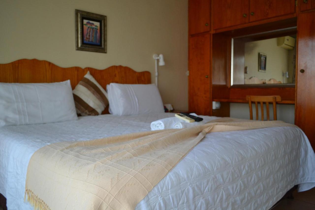 Kamogelo Guest House Pilanesberg Bagian luar foto