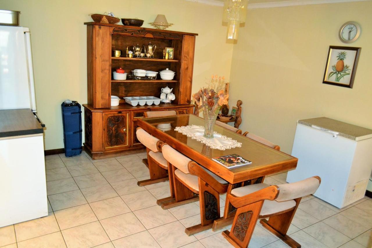 Kamogelo Guest House Pilanesberg Bagian luar foto