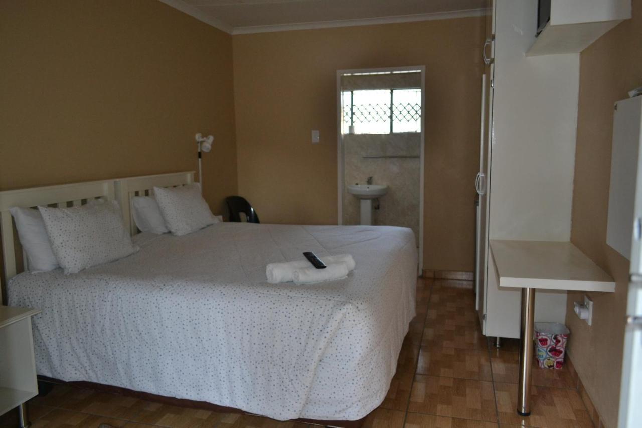 Kamogelo Guest House Pilanesberg Bagian luar foto