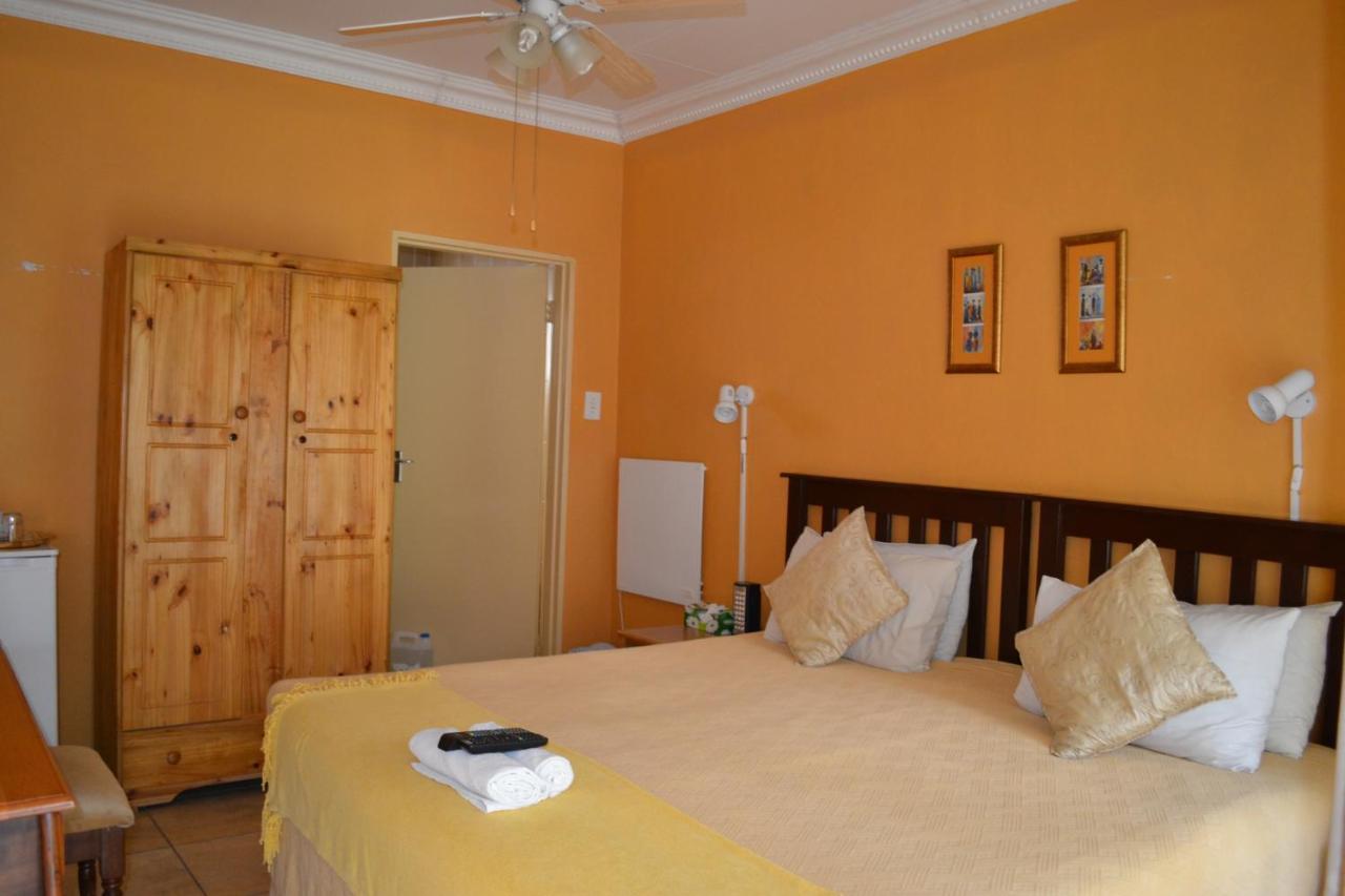 Kamogelo Guest House Pilanesberg Bagian luar foto