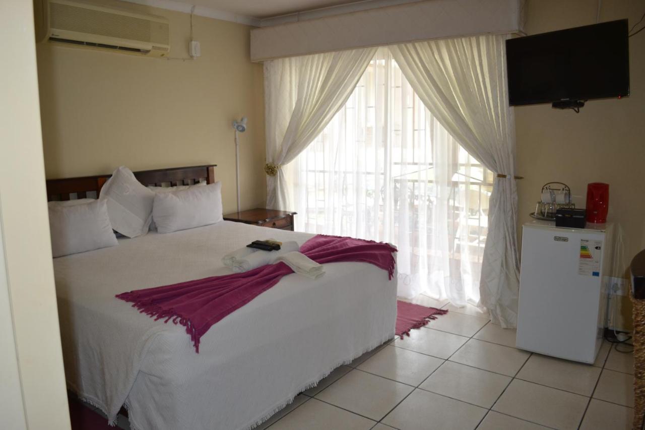 Kamogelo Guest House Pilanesberg Bagian luar foto