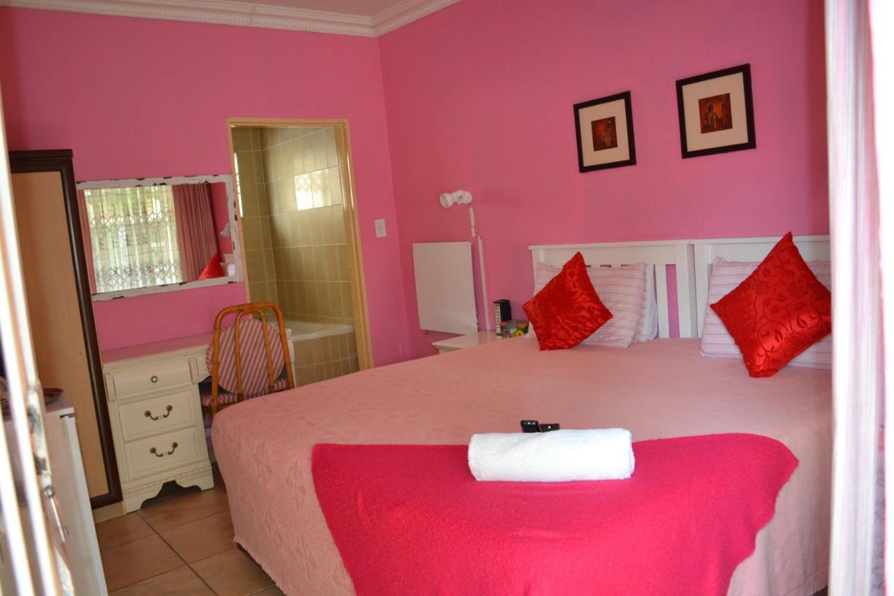Kamogelo Guest House Pilanesberg Bagian luar foto