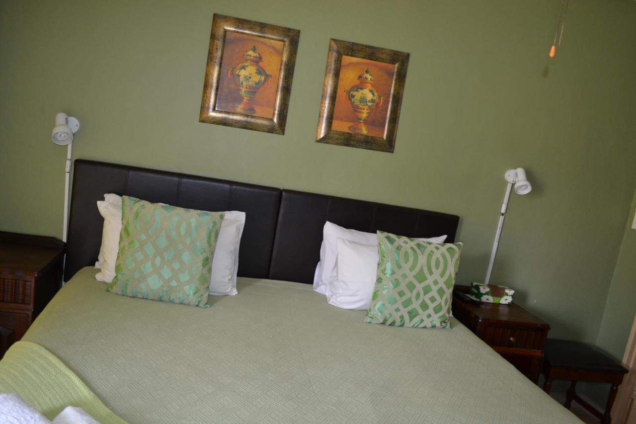 Kamogelo Guest House Pilanesberg Bagian luar foto