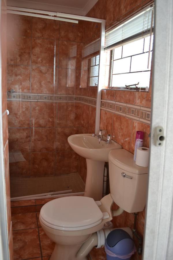 Kamogelo Guest House Pilanesberg Bagian luar foto