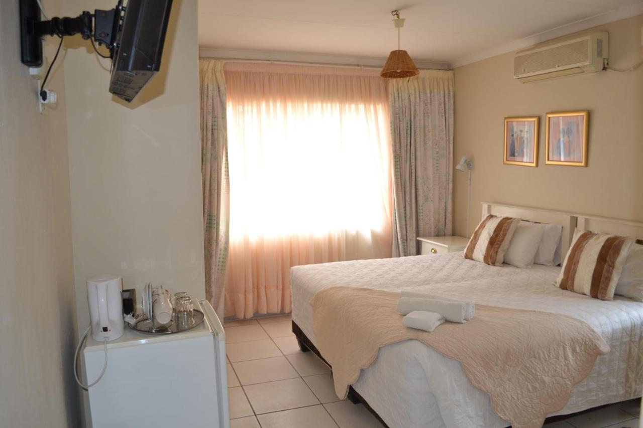 Kamogelo Guest House Pilanesberg Bagian luar foto