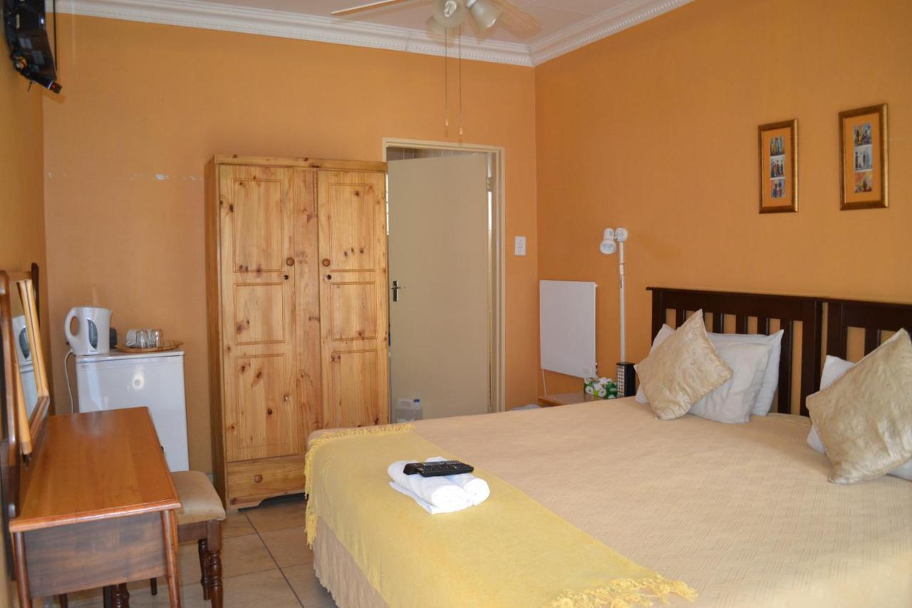 Kamogelo Guest House Pilanesberg Bagian luar foto
