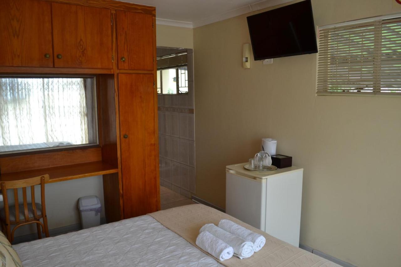Kamogelo Guest House Pilanesberg Bagian luar foto